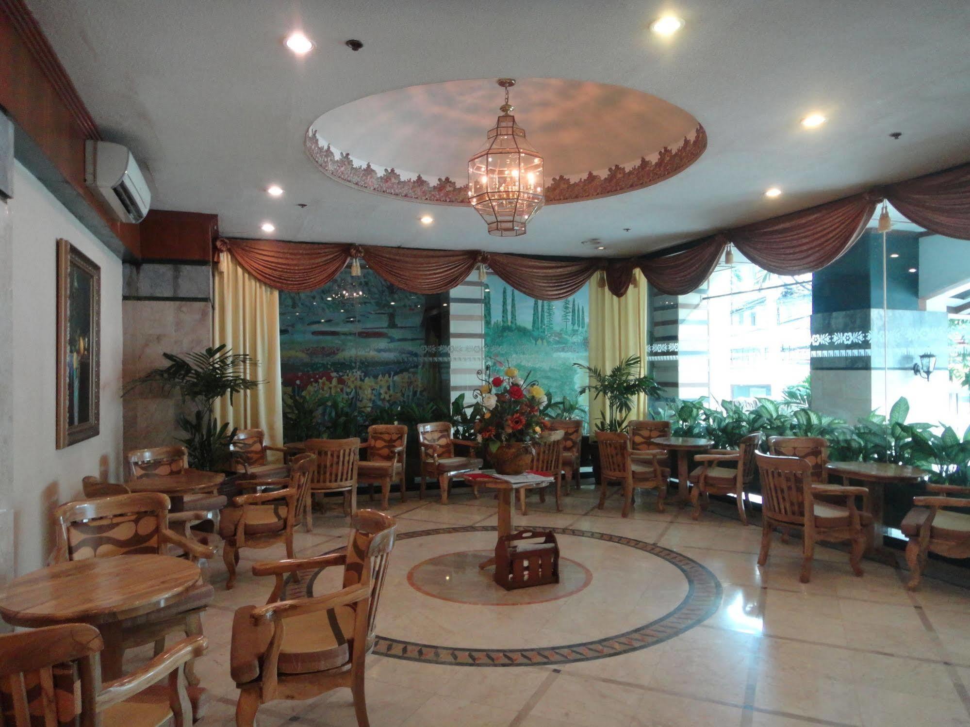 Holiday Plaza Hotel Cebú Exterior foto