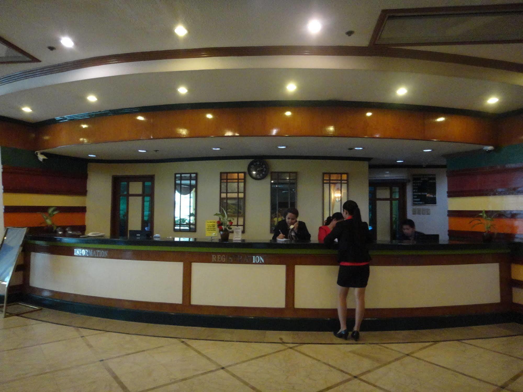 Holiday Plaza Hotel Cebú Exterior foto