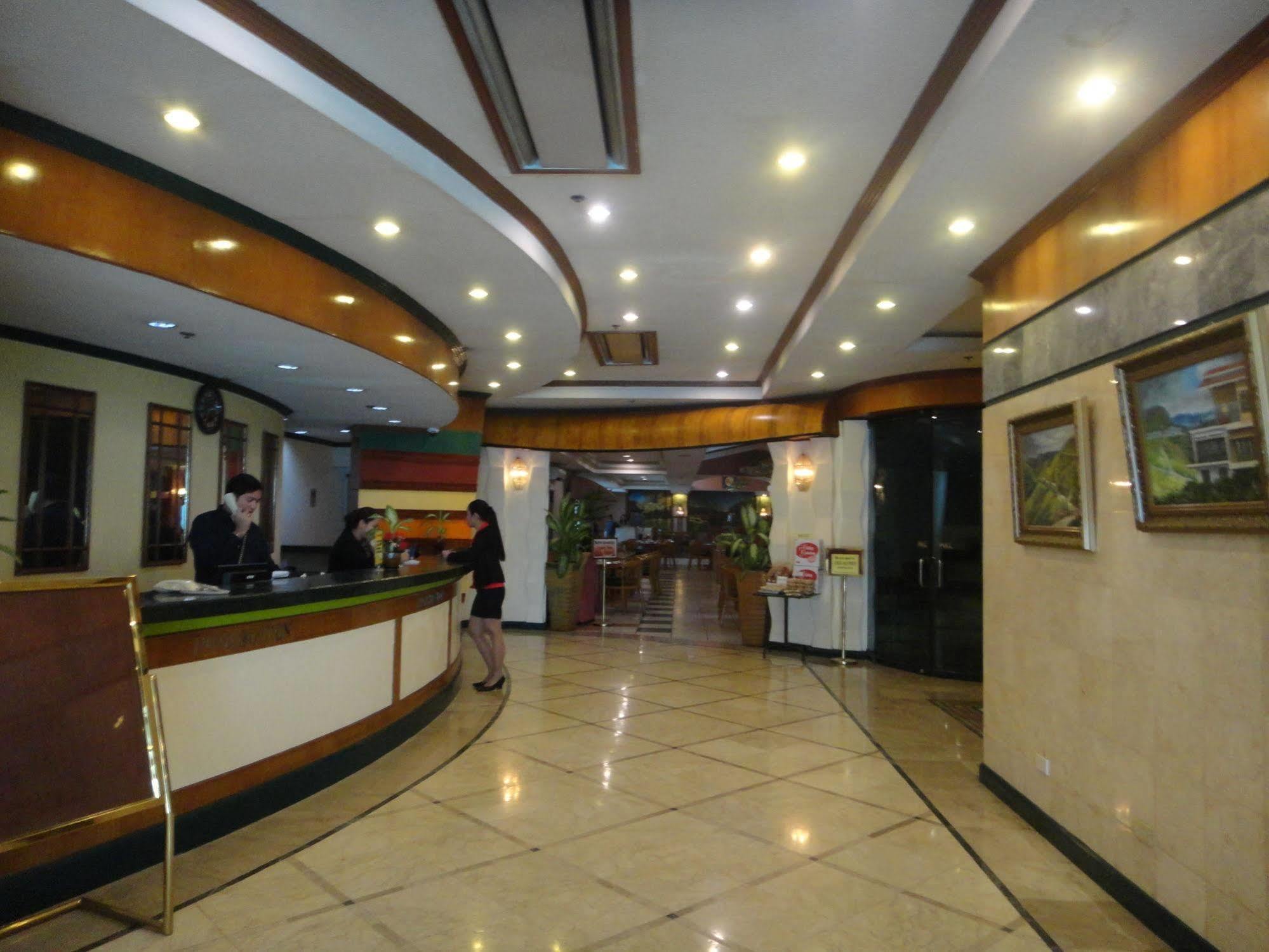 Holiday Plaza Hotel Cebú Exterior foto